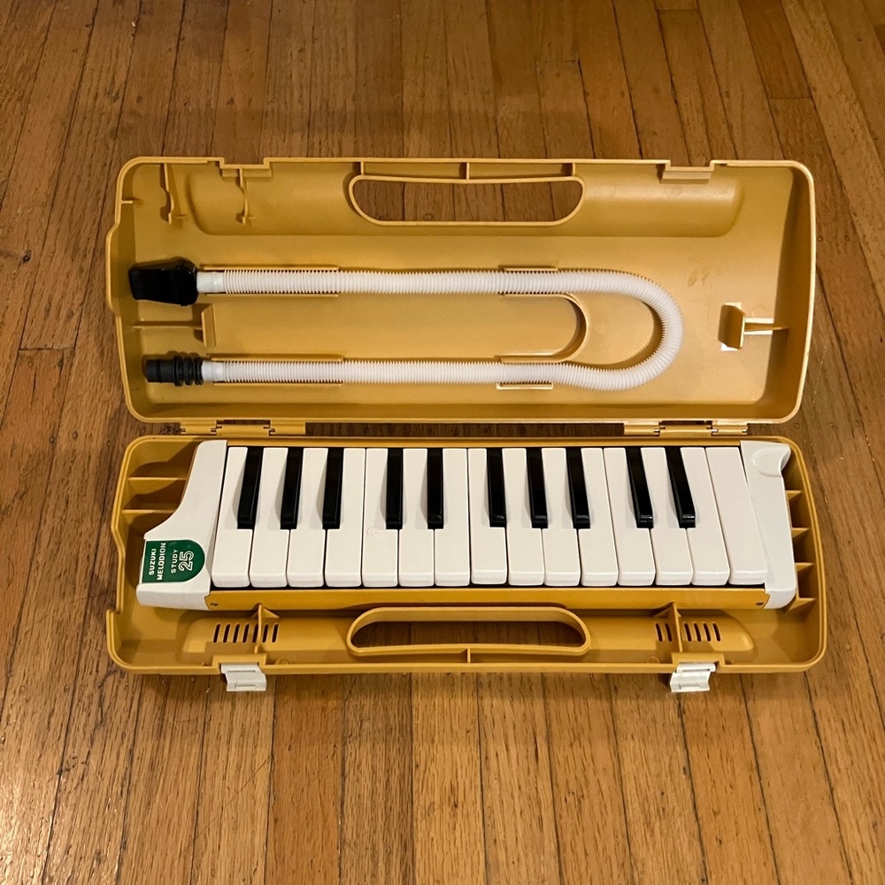 Suzuki Melodion (melodica/melody horn/etc.) in Yellow